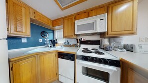 Chalet (2 Bedrooms) | Private kitchen - #160 Tiger Run (Breckenridge)