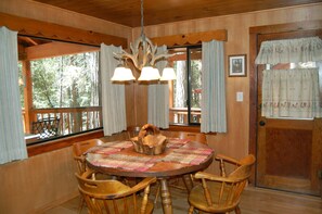 Chalet (2 Bedrooms) | Innenbereich