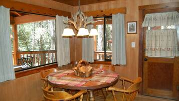 Chalet (2 Bedrooms) | Interior