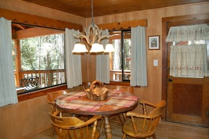 Chalet (2 Bedrooms) | Interior