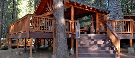 Chalet (2 Bedrooms) | Exterior