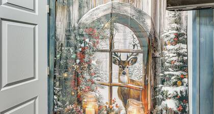 Gym Access On-Site: Cabin w/ Deck in Red Oak!