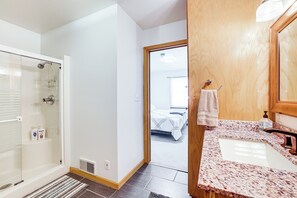 Hair dryer, towels - Ski, Hike & Ride On-Site: 80-Acre Retreat in Boon (Boon)