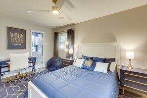 4 bedrooms, desk, iron/ironing board, Internet - Work & Play: Extended Stay 5 Mi to Dtwn Huntsville (Huntsville)