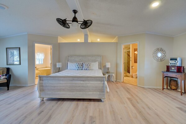 3 bedrooms, iron/ironing board, Internet, bed sheets - 9 Mi to ECU: Pet-Friendly Greenville Home w/ Deck (Greenville)