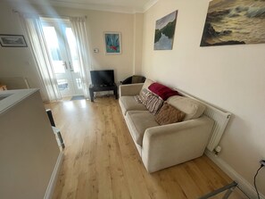 Living area - Best views in Fowey -  2 bed, sleeps 4 with parking, 5 mins from town & beaches (Fowey)