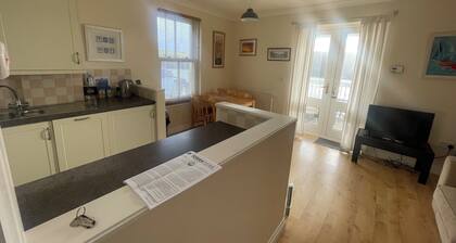 Best views in Fowey - 2 bed, sleeps 4 with parking, 5 mins from town & beaches