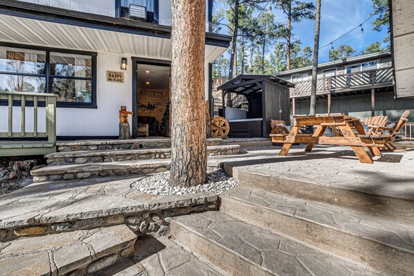 Terrace/patio - Hot Tub, 5 Mi to Winter Park! Woodsy Ruidoso Abode (Ruidoso)