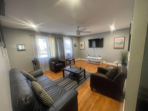 Beautifully Lit Spacious 3-Bedroom House!!