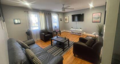 Beautifully Lit Spacious 3-Bedroom House!!