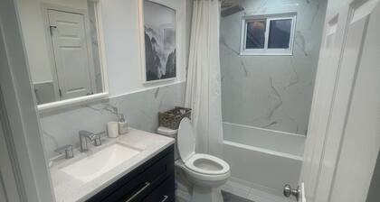 Beautifully Lit Spacious 3-Bedroom House!!