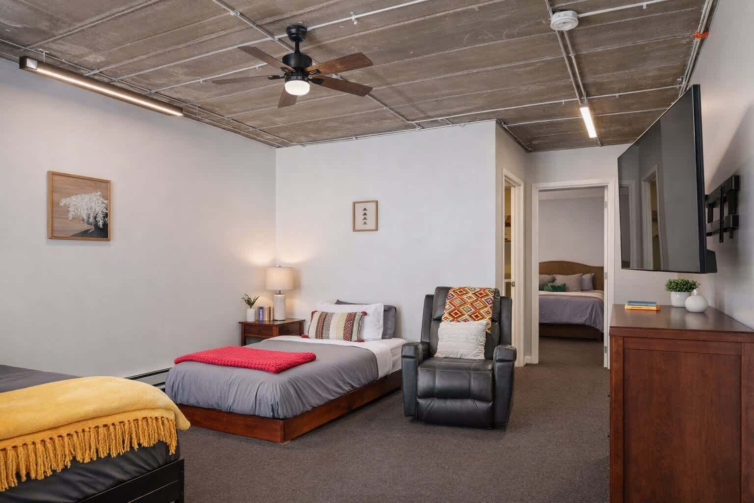 3 多间卧室、办公桌、熨斗/熨衣板、WiFi