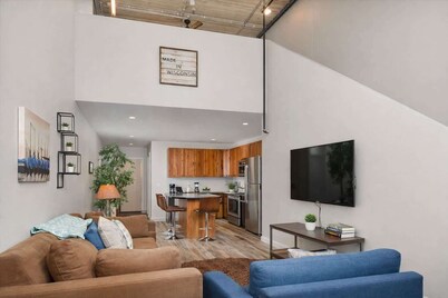 Stylish Condo Steps from Downtown Restaurants