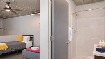 3 bedrooms, desk, iron/ironing board, WiFi