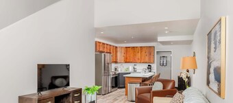 Downtown Modern Appleton Loft with Free Parking