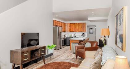 Downtown Modern Appleton Loft with Free Parking