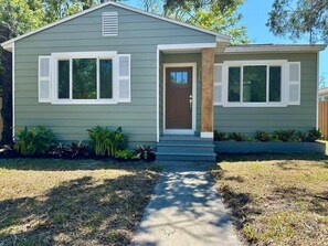 Exterior - Cozy 3BR/2BA Coastal Home Near Beaches&Marinas (St. Petersburg)