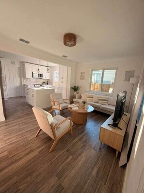 Smart TV - Cozy 3BR/2BA Coastal Home Near Beaches&Marinas (St. Petersburg)