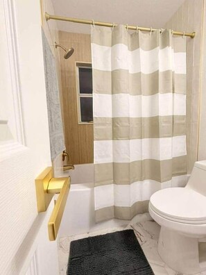 Hair dryer, towels, soap, toilet paper - Cozy 3BR/2BA Coastal Home Near Beaches&Marinas (St. Petersburg)