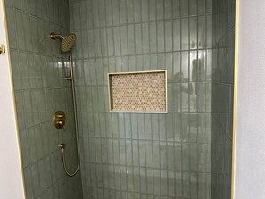 Hårtork, handdukar, tvål och toalettpapper