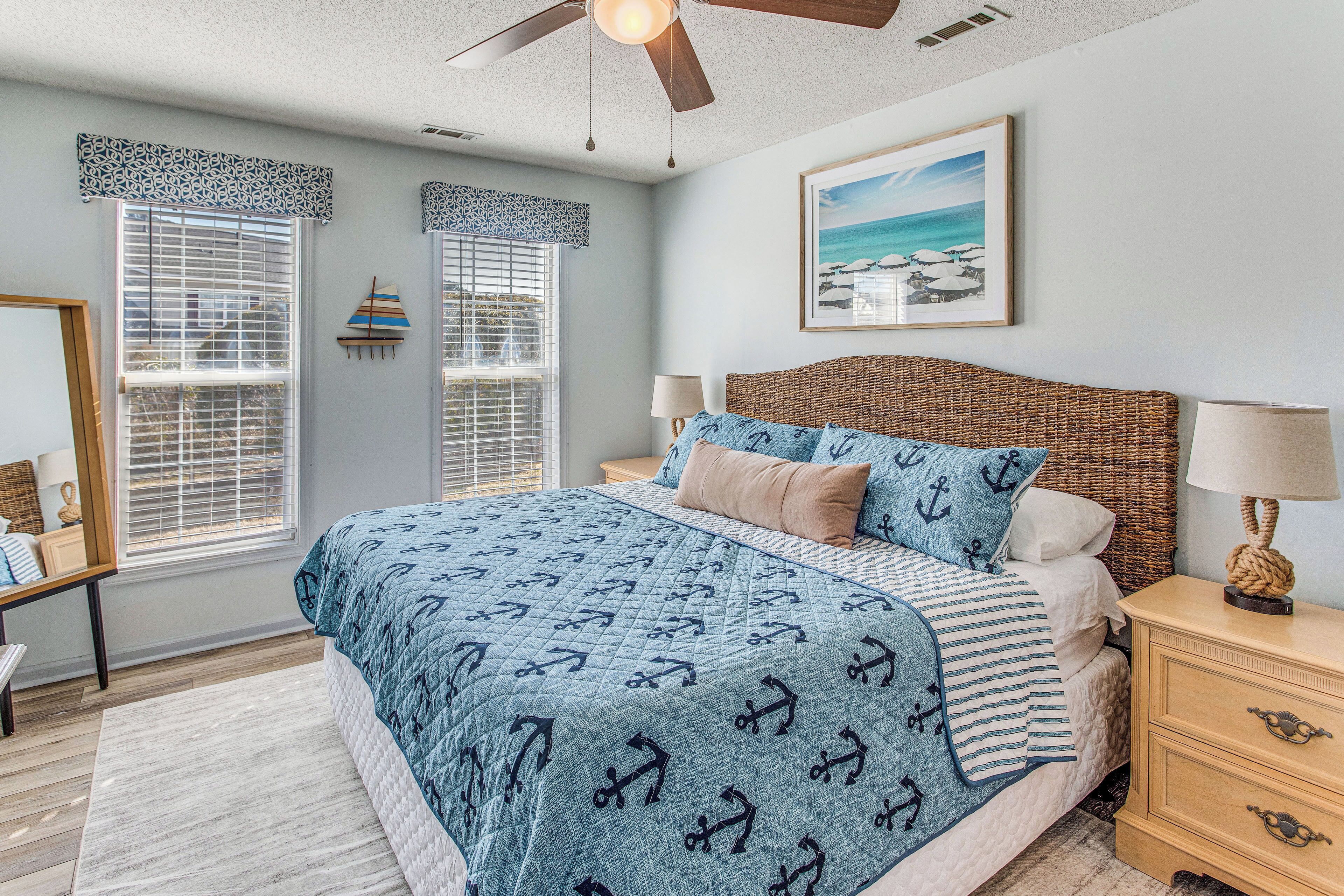 Desk, iron/ironing board, Internet, bed sheets