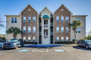 Exterior - Golf Cart & Pool Access! Condo in Myrtle Beach (Myrtle Beach)