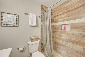 Hair dryer, towels - Game Room! Family Home 5 Mi to SeaWorld (San Antonio)