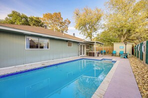 Pool - Game Room, Hot Tub! Family Home 5 Mi to SeaWorld (San Antonio)