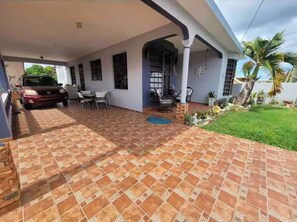 Outdoor dining - Hernández Rental -complete house- (Aguadilla)