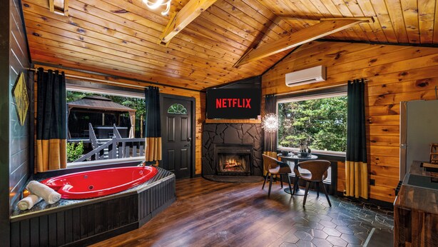 Interior - Intimate Couples Hideaway  Theater + Hot Tub (Sevierville)