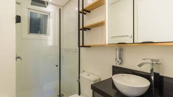 Basic Apartment | Bathroom | Shower