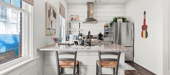 4BR Bungalow in the Heart of Uptown, Pet-Friendly
