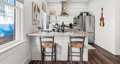 4BR Bungalow in the Heart of Uptown, Pet-Friendly