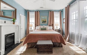 3 bedrooms, desk, iron/ironing board, travel crib - 4BR Bungalow in the Heart of Uptown, Pet-Friendly (Columbus)