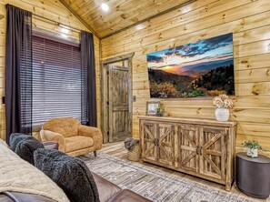 Smart TV, video games - Dollywood Area Cabin - Hot Tub, Game Room, Fire Pit - King En-Suite, Queen Bunks (Sevierville)