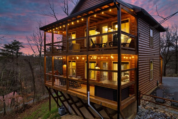 Exterior - Dollywood Area Cabin - Hot Tub, Game Room, Fire Pit - King En-Suite, Queen Bunks (Sevierville)