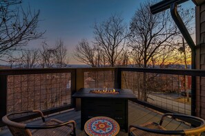 Property grounds - Luxe Romantic Cabin w/ Theater, Sauna & Mtn Views! (Gatlinburg)