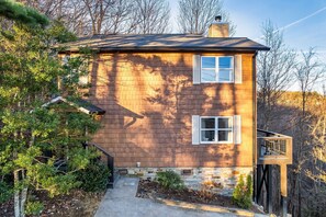 Exterior - Luxe Romantic Cabin w/ Theater, Sauna & Mtn Views! (Gatlinburg)