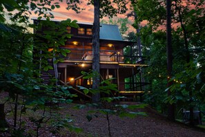 Exterior - Fantastic 5-bedroom/Hot Tub/Pool Table/Games/Fire Pit/Foosball/Shuffleboard (Broken Bow)