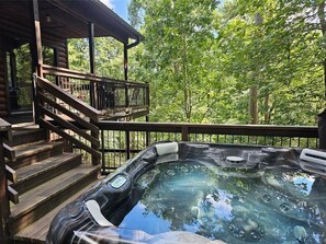 Outdoor spa tub - Fantastic 5-bedroom/Hot Tub/Pool Table/Games/Fire Pit/Foosball/Shuffleboard (Broken Bow)