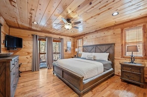 5 bedrooms, iron/ironing board, travel cot, free WiFi - Fantastic 5-bedroom/Hot Tub/Pool Table/Games/Fire Pit/Foosball/Shuffleboard (Broken Bow)