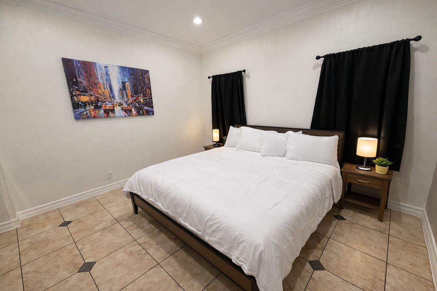 2 makuuhuonetta, työpöytä, silitysrauta/-lauta, ilmainen Wi-Fi