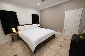 2 Schlafzimmer, Schreibtisch, Bügeleisen/Bügelbrett, kostenloses WLAN