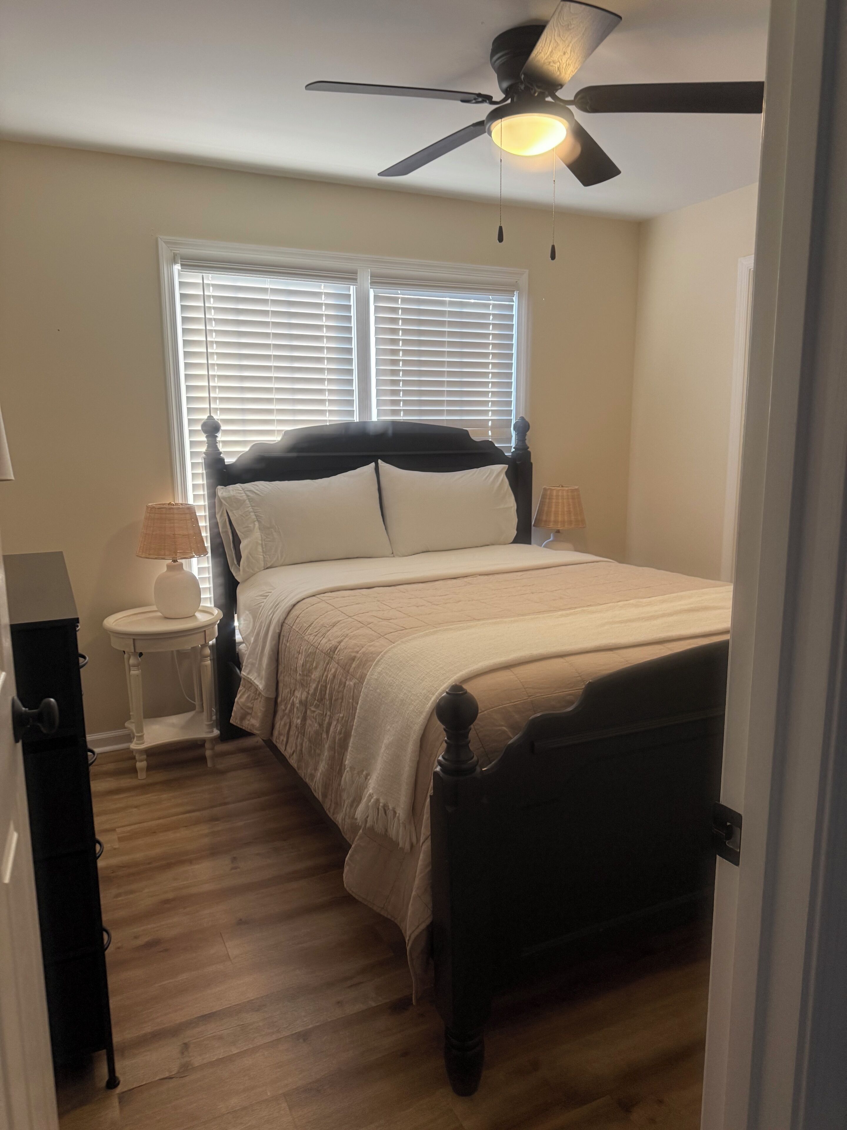 4 soverom, strykejern/-brett, wi-fi og sengetøy