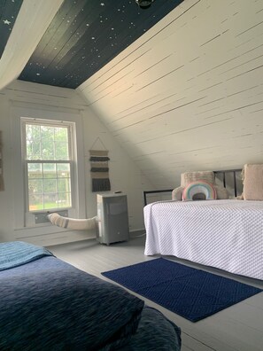 3 habitaciones, tabla de planchar con plancha, internet y ropa de cama 