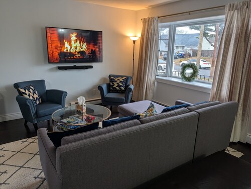 Family-Friendly 4BR - Near Parks, Golf & Beaches