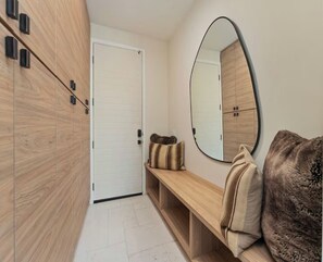 Interior - Stardust Luxe - Modern Desert Retreat - Heated Pool, Spa & Firepit (Yucca Valley)