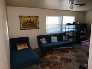 Living area - Cute 3 BR- Great for families/kids/pets! (Killeen)