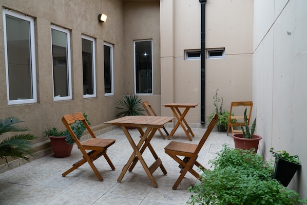 Outdoor dining - Hotel Leguizamon (Salta)