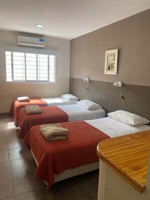 Basic Triple Room, Courtyard View | In-room safe, laptop workspace, free WiFi - Hotel Leguizamon (Salta)